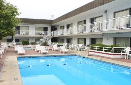 North End Hotel | Impala Island Inn