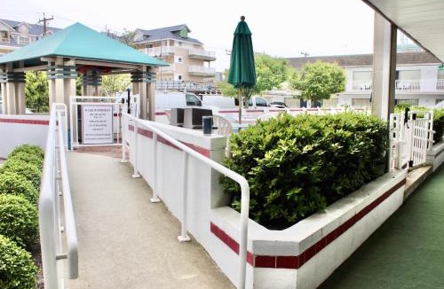 North End Hotel | Impala Island Inn