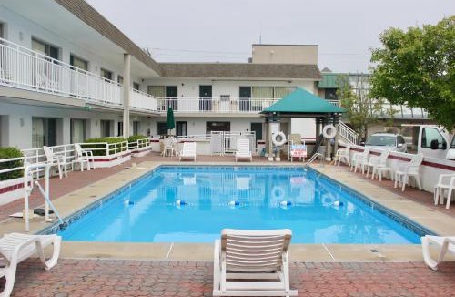 North End Hotel | Impala Island Inn