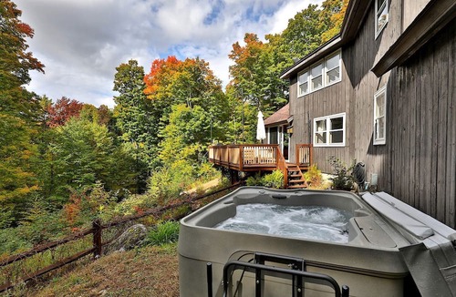 East Haven  Rutland County Cabin | Impressive Cabin with Hot-tub and Fascinating Views in Mendon, Vermont