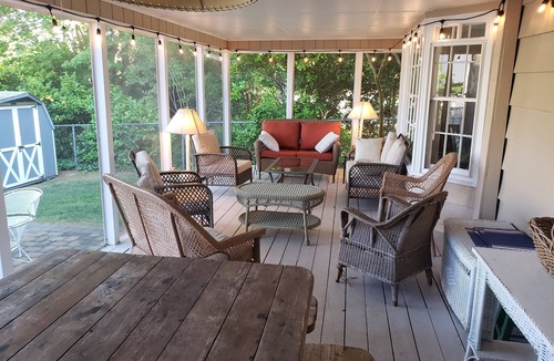 Country Club Estates House | In-town, Close to Everything, Perfect for Families - 5 Br each w/its own