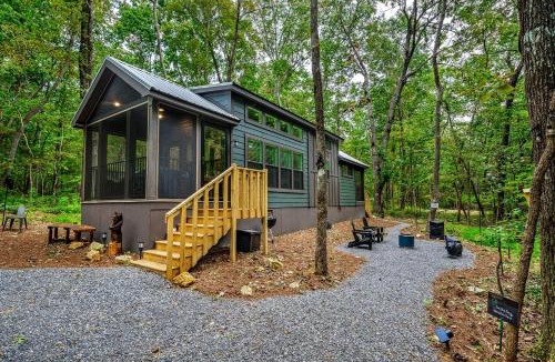 Mentone House | Incredible Cottage with Fire Pit and Stunning Forest Views in Mentore, Alabama