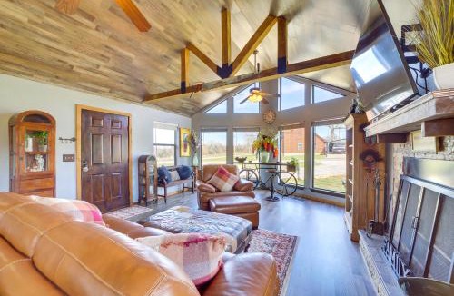 Vian House | Incredible Log Home: 1 Mile from Lake Tenkiller