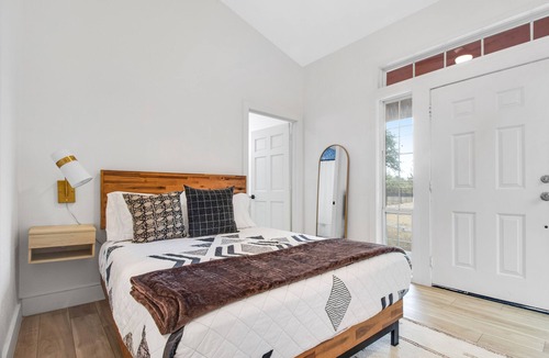 Austin House | Incredibly spacious home dog-friendly with W/D, kitchen, grill, patio, & games