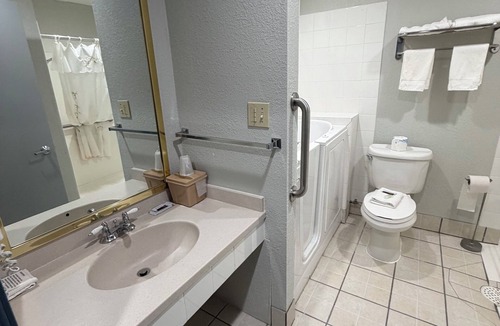 Albia Hotel | Indian Hills Inn & RV Park