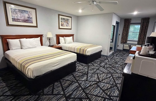 Albia Hotel | Indian Hills Inn & RV Park