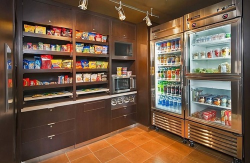 Tinton Falls Hotel | Indulge in Home Like Comfort! 2 Modern Units, Near Atchison Fields, Pet-Friendly