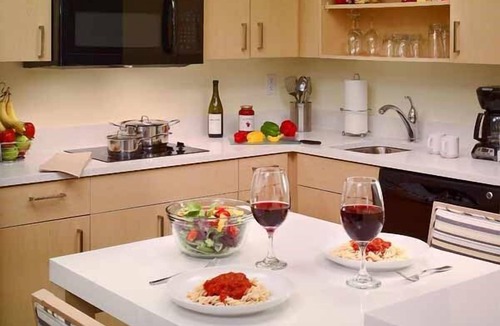 Monmouth Junction Hotel | Indulge in Home Like Comfort! Near Van Dyke Wright Park, Pets are Allowed
