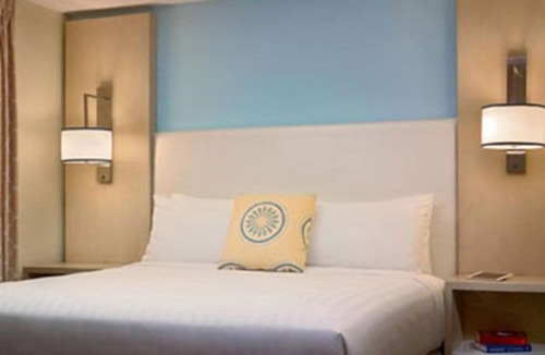 Monmouth Junction Hotel | Indulge in Home Like Comfort! Near Van Dyke Wright Park, Pets are Allowed