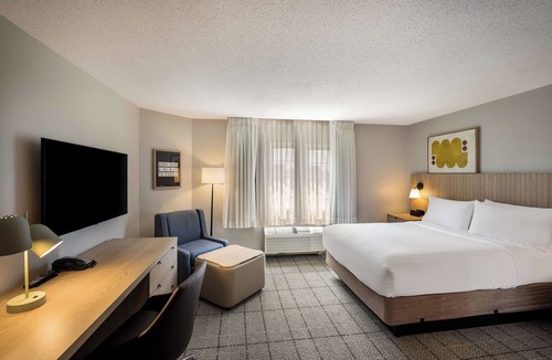 Exchange Place North Hotel | Indulge in NYC Views! Pet-friendly Property with Full Kitchen, Parking!