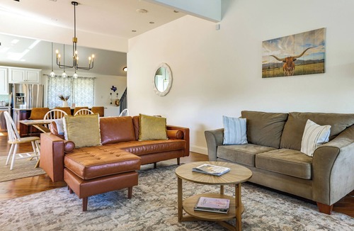 Pedernales Canyon Ranch House | Infinity Edge Pool & Fire Pit: Spicewood Getaway!