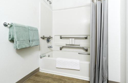 New Castle Hotel | InTown Suites Extended Stay Birmingham AL - Huffman Road