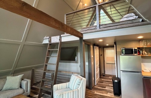 La Cygne Cabin | Inviting Lakefront A-Frame Cabin