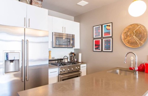 Downtown Brooklyn Apartment | Inviting, Modern 1 Bedroom in Dumbo