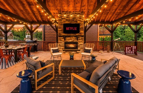 Gatlinburg - Pigeon Forge Villa | Iron Crest- Sleeps 36! Pool, Sauna, 20 Min Smokies