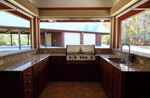 Nakina House | Iron Horn Farms - Fun Getaway with Animals, Fishing Ponds & Peaceful Views