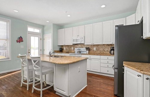 Sunset Island Condo | Island Edge-Sunset Island Waterfront 4 Bedroom Townhome with Many Amenities!
