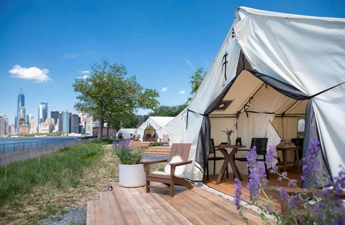 Manhattan Cabin | Island Glamping + Michelin dining & Skyline View