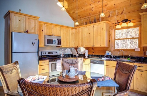 Seven Devils Cabin | Jacuzzi/Views of Grandfather Mountain/Secluded