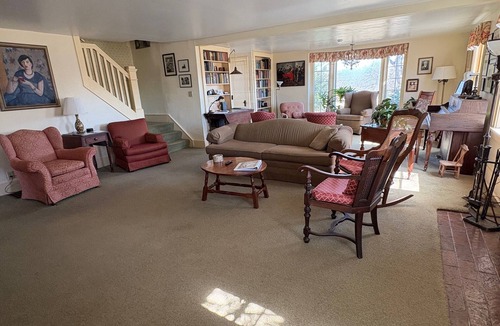 Coon Rapids House | Jane's Room in the Historic Garst Farmhouse at Whiterock Conservancy