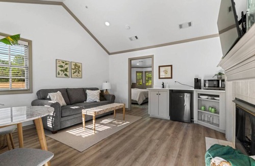Ramona Cabin | Jarrett Farm Resort - Suite 9