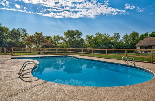 Ramona Cabin | Jarrett Farm Resort - Suite 9