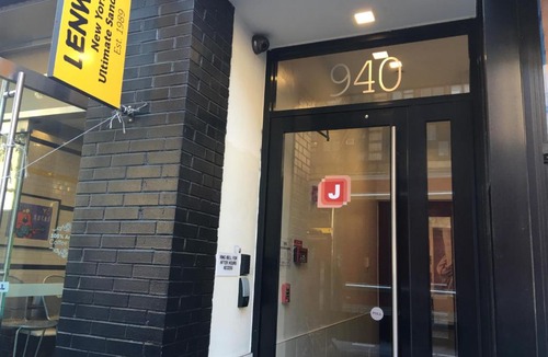 Central Park South Hostel | Jazz on Columbus Circle Hostel