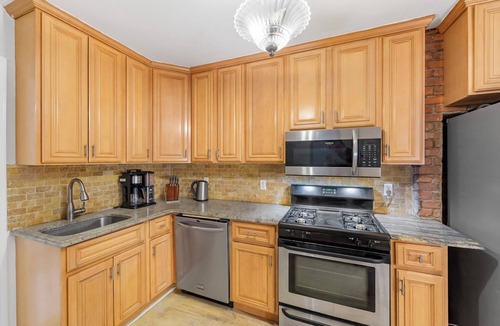 McGinley Square Apartment | Jersey city Abode Duplex - Minutes to NYC - Metlife