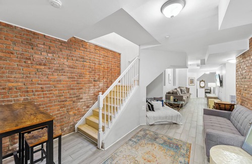 McGinley Square Apartment | Jersey city Abode Duplex - Minutes to NYC - Metlife