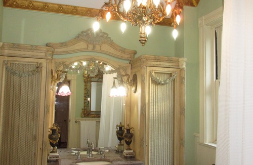 Keokuk Bed & Breakfast | Johnston Mansion Bed and Breakfast price shown is Vrbo Mansion price