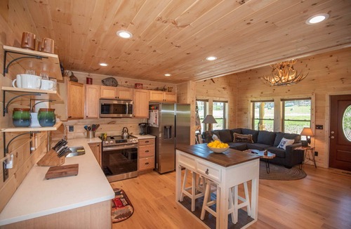 Creston Cabin | Jones River Cabin | Riverfront Stay with Hot Tub | Near West Jefferson
