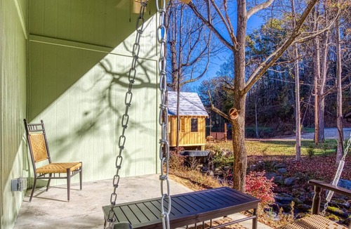 Cosby House | Joyful Cottage, Pickleball Court, Creek, WIFI, Mountain Views, Starting at 69"