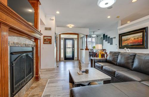 Junction City House | Junction City Home w/Hot Tub - Near Milford Lake!