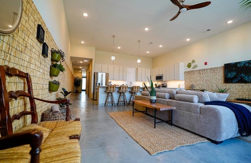 Oread Apartment | Jungle Jasper Suite - NEW Loft near Massachusetts!