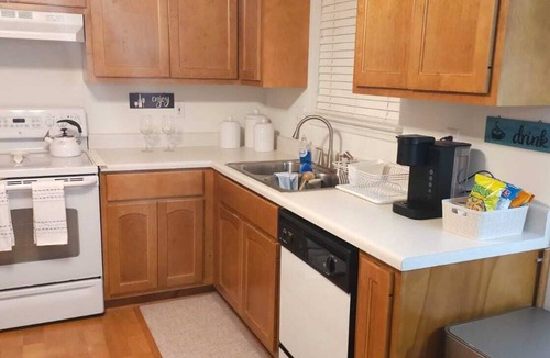 Madison House | Just Like Home 3-bedroom house in wonderful Madison/Pet-Friendly