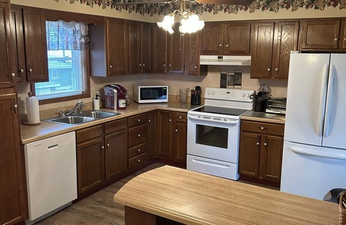 Marshall House | Just like Home, Cozy place to stay with easy access to 65 Hwy.