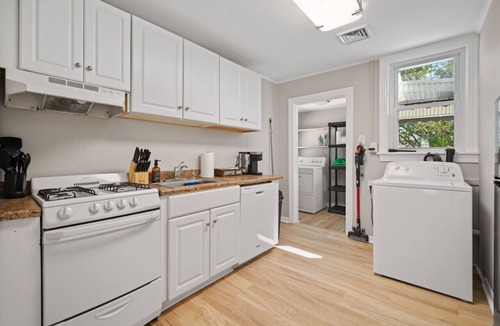 Margate City House | Just Renovated 2BR - 2.5 Blocks to Beach