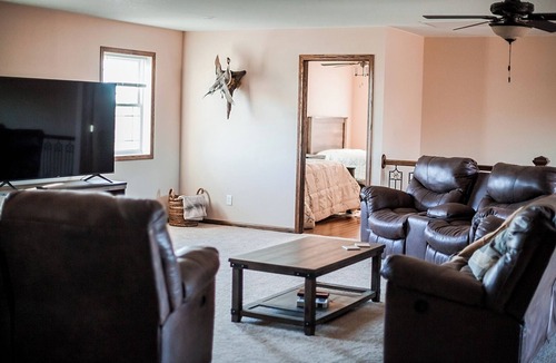 Great Bend House | Kansas Hunting Lodge: Perfect for Larger groups
