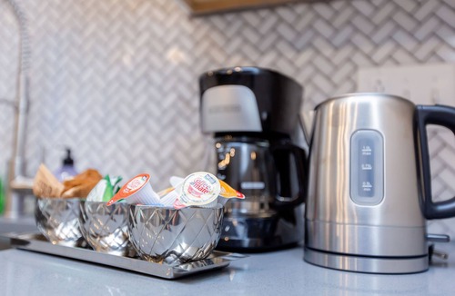 DeBaliviere Place Apartment | Kasa Forest Park St. Louis