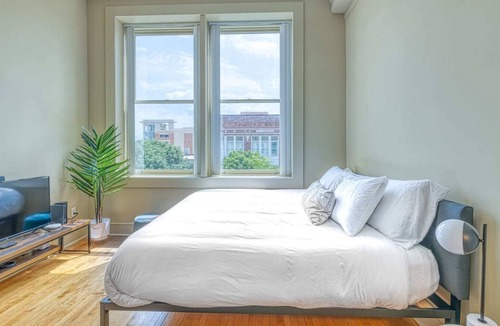 Columbia Apartment | Kasa | King-Bed Studio in Historic Downtown | Columbia
