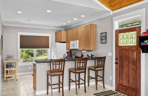 Henrico House | Kayak Cove | Cozy Waterfront Retreat