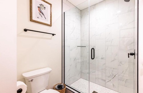 West Dundee Apartment | Kildahl House - Boutique Farmhouse Suite #2