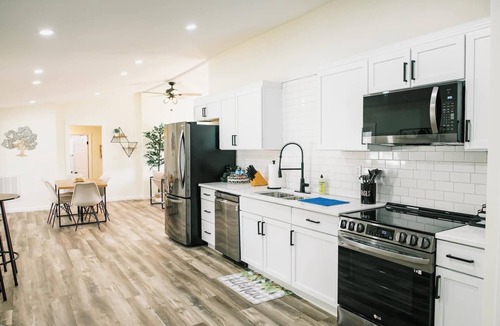 Santee House | Kindred Spirits Retreat at Lake Marion - Pet Friendly Getaway Minutes from I-95!