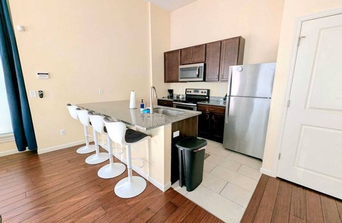 The Gate Apartment | King Bed Apartment-Near Major Hospitals Unit A