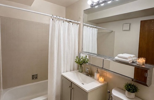 Palatine Apartment | King bedroom apartment with workspace, AC, Parking, Laundry/by Arlington Heights