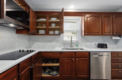 Lenexa House | King Beds| Quiet & Walkable| Fenced Yard