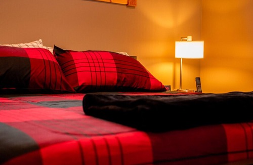 Maple Hill Hotel | King Cabin Room Thistle