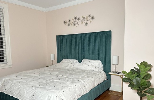Pimlico Good Neighbors Apartment | King's Retreat in Historic Mount Washington