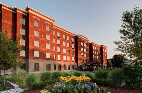 Wilmington Apartment | King Studio | Free Breakfast. Pool.Business Center