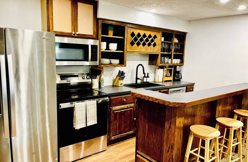 South Central Omaha House | King Suite Pet & Kid Friendly Rockbrook Village